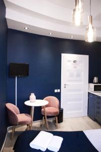 Kuchyňa alebo kuchynka v ubytovaní EURO-ROOM