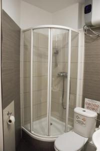 Kúpeľňa v ubytovaní EURO-ROOM