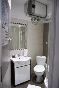 Kúpeľňa v ubytovaní EURO-ROOM