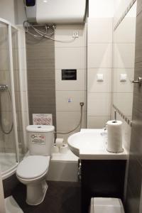 Kúpeľňa v ubytovaní EURO-ROOM