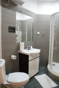 Kúpeľňa v ubytovaní EURO-ROOM