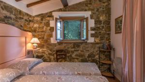 A bed or beds in a room at Casa Torrione 14, Emma Villas