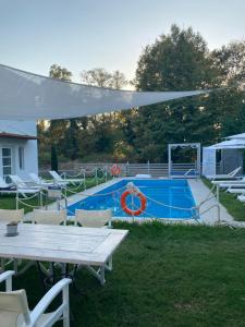 Swimmingpoolen hos eller tæt på Aristotelia Gi Ikies - Olympiada Poolside Retreats