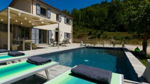 a swimming pool in front of a house at Villa Mia 6, Emma Villas in Mercato Saraceno