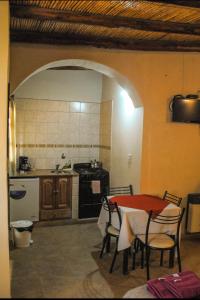Hosteria Las Tinajas tesisinde mutfak veya mini mutfak