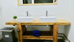 Koupelna v ubytování Appartement spacieux 300m2 - Sauna - BBQ - Terrasse + 28 fotografií
