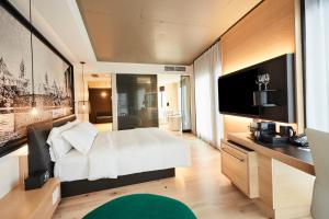 Televisyen dan/atau pusat hiburan di Le Germain Hotel Ottawa