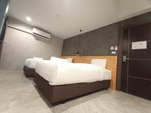 Postel nebo postele na pokoji v ubytování Modern Budget Hotel