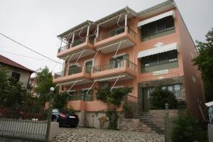 The building in which az apartmanhoteleket is located
