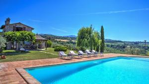 The swimming pool at or close to Casal Del Salice 10, Emma Villas