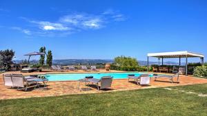 The swimming pool at or close to Casal Del Salice 10, Emma Villas