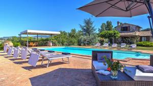 The swimming pool at or close to Casal Del Salice 10, Emma Villas