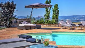 The swimming pool at or close to Casal Del Salice 10, Emma Villas