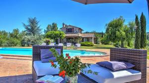 The swimming pool at or close to Casal Del Salice 10, Emma Villas