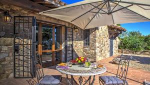A patio or other outdoor area at Casal Del Salice 10, Emma Villas