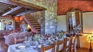 A seating area at Casal Del Salice 10, Emma Villas