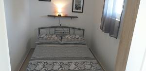 Postel nebo postele na pokoji v ubytování Apartmani Ivišić