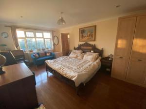 2-Bed Apartment in High Wycombe Private Garden 객실 침대
