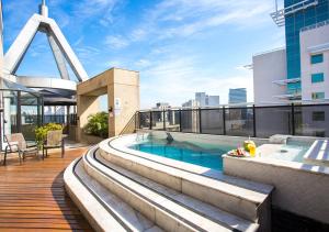 a swimming pool on the roof of a building at Estanplaza International in São Paulo