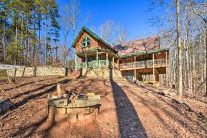 Westminster的住宿－Lake Hartwell Area Cabin with Community Pool Access!，相簿中的一張相片