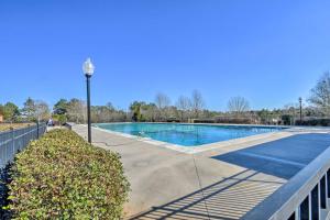 Imagen de la galería de Lake Hartwell Area Cabin with Community Pool Access!, en Westminster