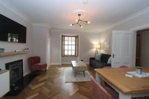 Gallery image of Charming two bedroom, two bathroom detached cottage in Boʼness