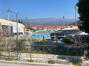 Bazén v ubytování Helena's apartment nebo v jeho okolí