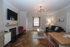 Gallery image of Charming two bedroom, two bathroom detached cottage in Boʼness