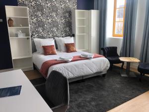 Postel nebo postele na pokoji v ubytování Hotel restaurant LA PLACE