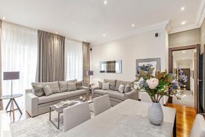 Gallery image of 130 Queen's Gate Apartments in London