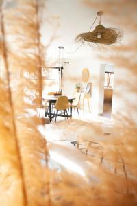 Fotografie z fotogalerie ubytování Oboho - Le gîte bohème (Pieds dans l’eau - Lit King Size - Jardin) v destinaci Esneux