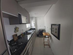 Кухня або міні-кухня у Apartamento em Torres
