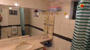 Ένα μπάνιο στο Caminhada Guest Room