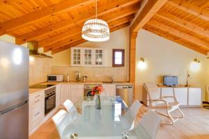 Kuchyň nebo kuchyňský kout v ubytování Precioso apartamento reformado en Liencres