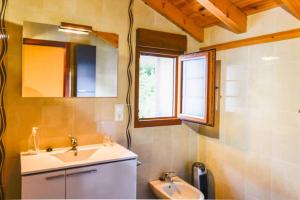 Koupelna v ubytování Precioso apartamento reformado en Liencres + 10 fotografií