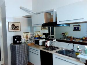 Kuchyň nebo kuchyňský kout v ubytování affittacamere sereno