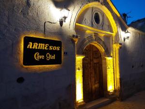 Certifikát, hodnocení, plakát nebo jiný dokument vystavený v ubytování ARMEsos Cave Hotel
