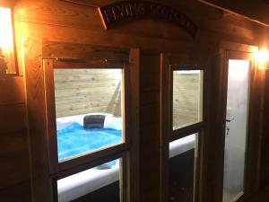 CheddletonにあるHot Tub Hide Away near Alton Towers staffordshireのギャラリーの写真