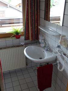 Łazienka w obiekcie Appartementhaus Kaltenbach-Stumm by PiaundDirk