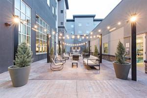 Foto da galeria de Staybridge Suites - Denver North - Thornton, an IHG Hotel em Thornton