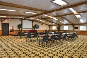 Business area at/o conference room sa Motel 6 Minot, ND