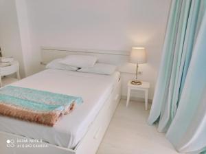 A bed or beds in a room at Los Cristianos to enjoy, relax and live the ocean!