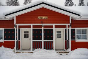 Chalets UkkoHerra 1 & 2 talvella