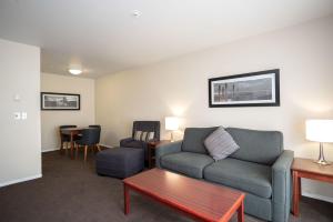 Posezení v ubytování Sandman Hotel & Suites Williams Lake