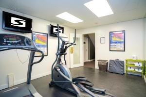 Fitness centrum a/nebo fitness zařízení v ubytování Sandman Hotel & Suites Williams Lake