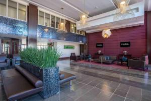 Predvorje ili recepcija u objektu Sandman Hotel & Suites Winnipeg Airport