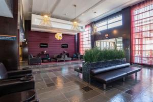 Ο χώρος του λόμπι ή της ρεσεψιόν στο Sandman Hotel & Suites Winnipeg Airport