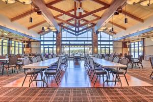 Εστιατόριο ή άλλο μέρος για φαγητό στο Waterfront Pocono Lake Home with Private Dock!