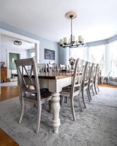a dining room with a table and chairs at Woodbridge Inn Bed & Breakfast in Woodstock