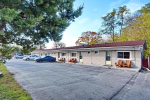 Gallery image of Sharodon Sands Motel in Wasaga Beach